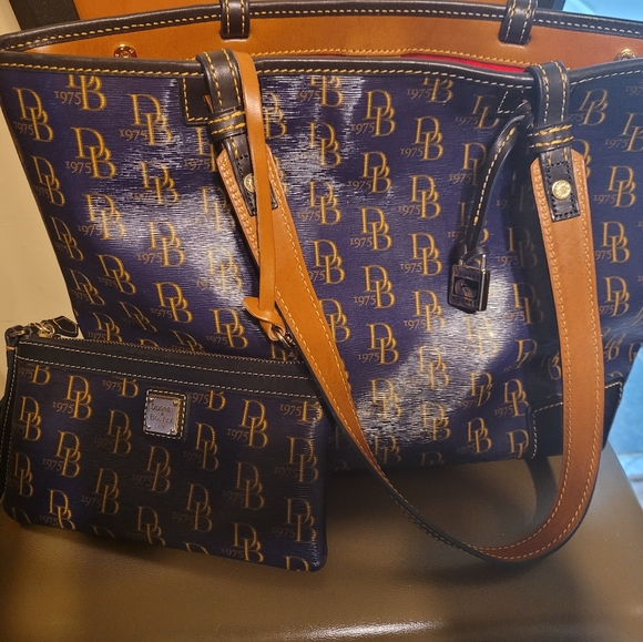 Handbag - Picture 4 of 5